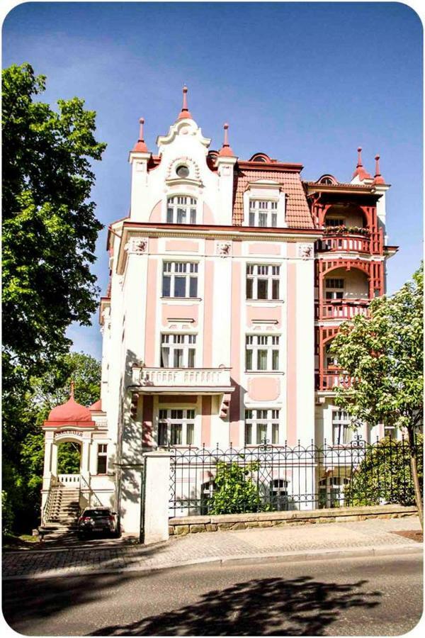 Apartman Vila Bayer Karlsbad Exteriör bild